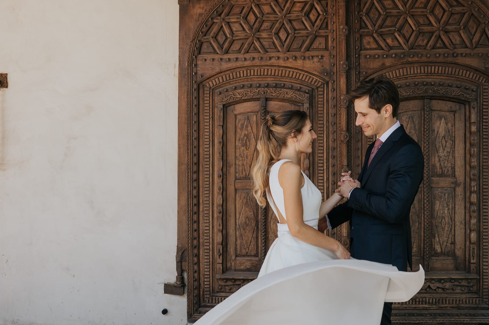 vestido de novia con sobrecola